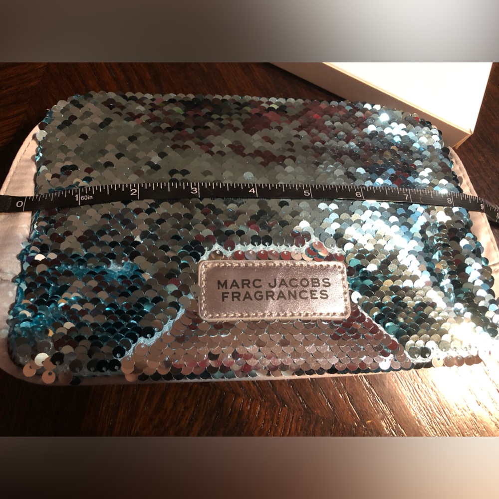 MARK JACOBS FRAGRANCES
Cosmetic Bags & Cases - Picture 10 of 12